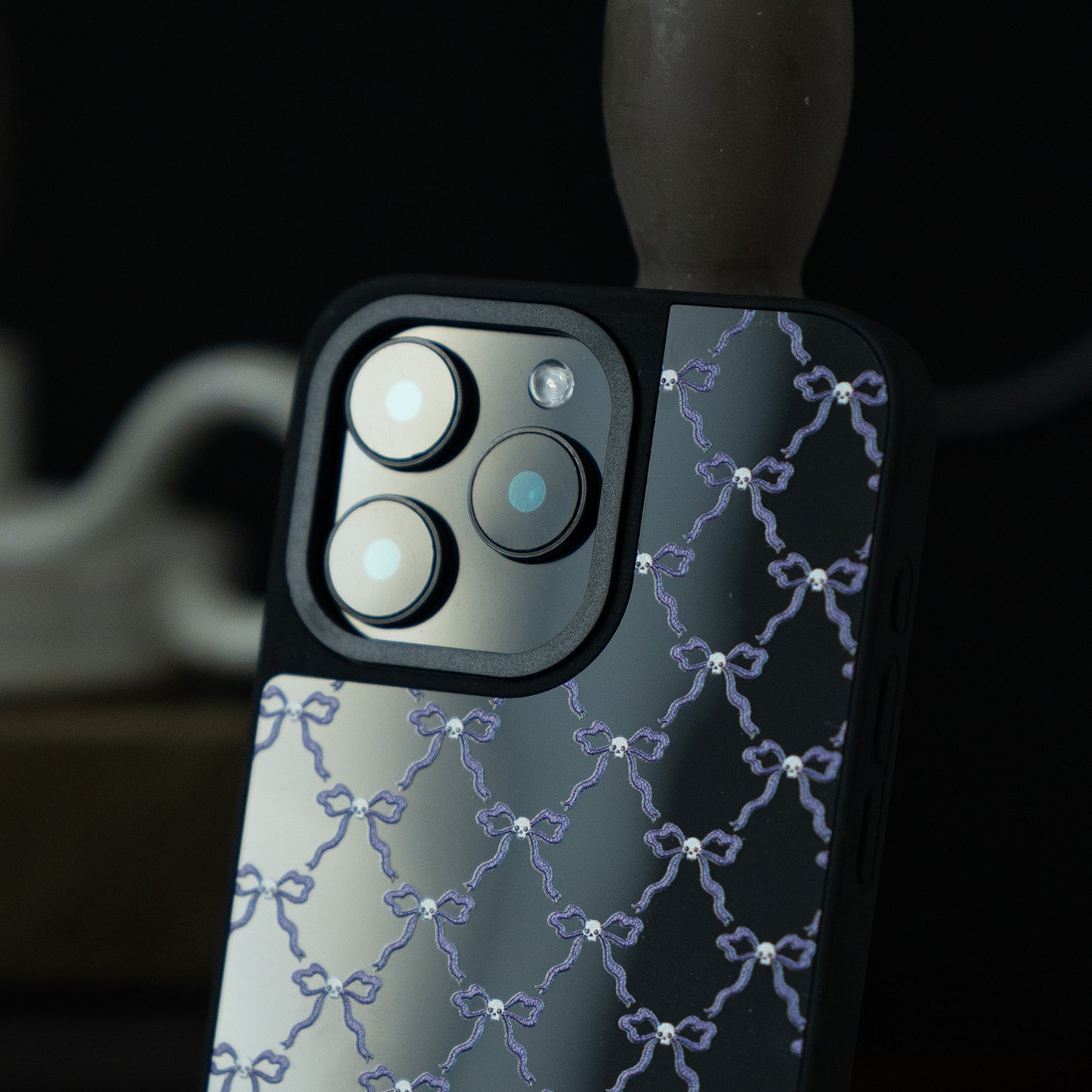 Haunted Elegance | Purple Chain Bow Pattern Phone Case with Reflective Back